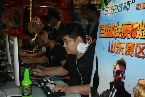 在攻防两端 在攻防两端